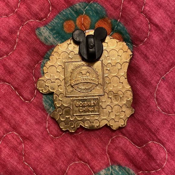 Animal Kingdom Trading pin - Picture 2 of 2